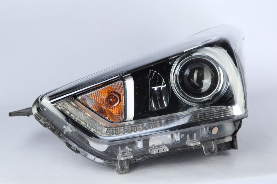 Фара левая Hyundai Creta oem 92101M0300