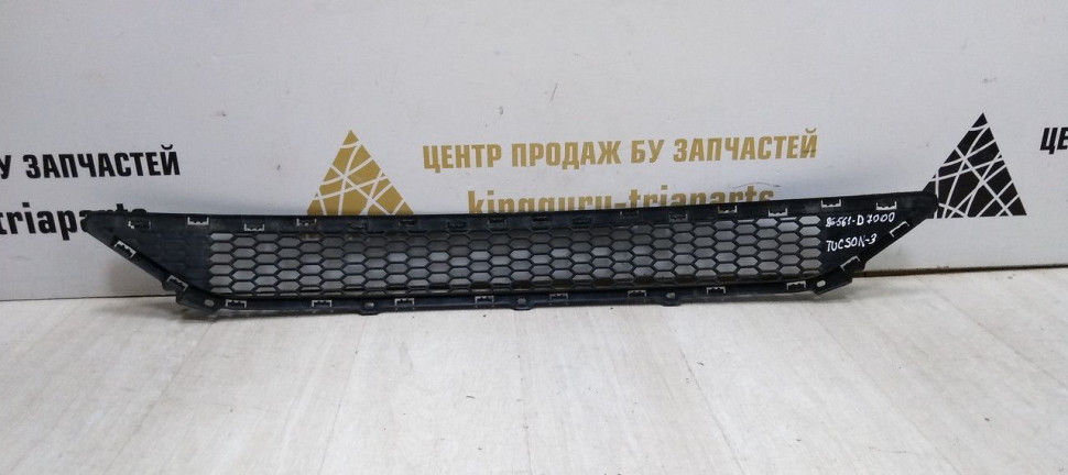 Решетка переднего бампера Hyundai Tucson 3 дорест (15-18) oem 86561D7000