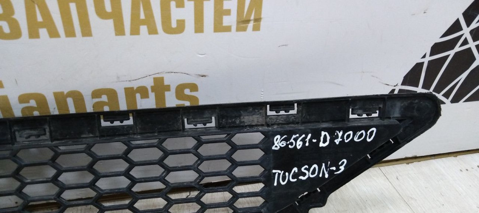 Решетка переднего бампера Hyundai Tucson 3 дорест (15-18) oem 86561D7000