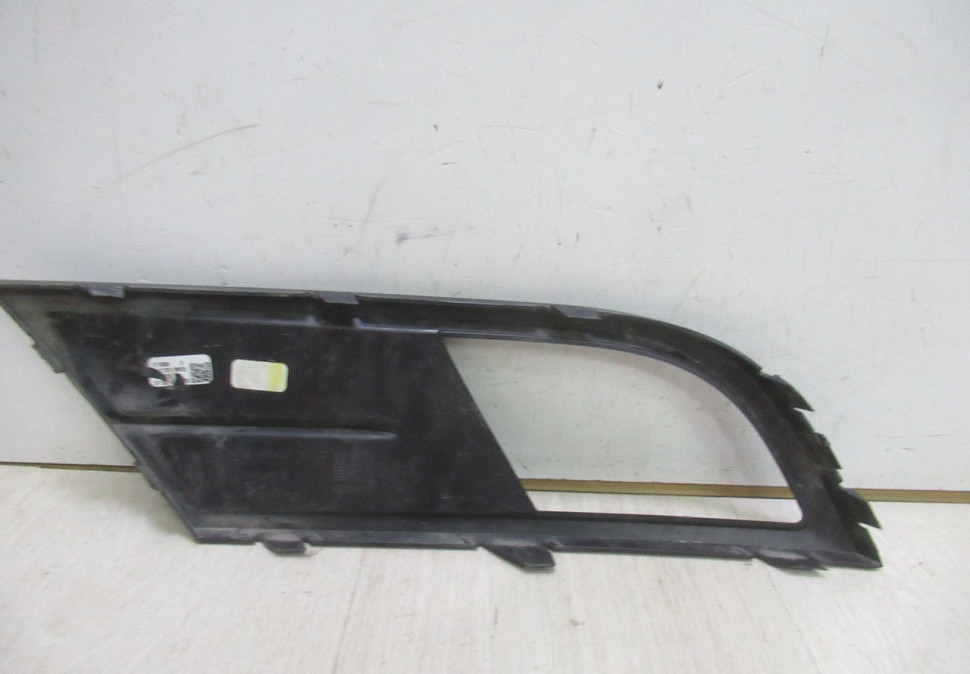 Накладка (заглушка)  ПТФ правая Volkswagen Jetta 6 oem 5c6853666e