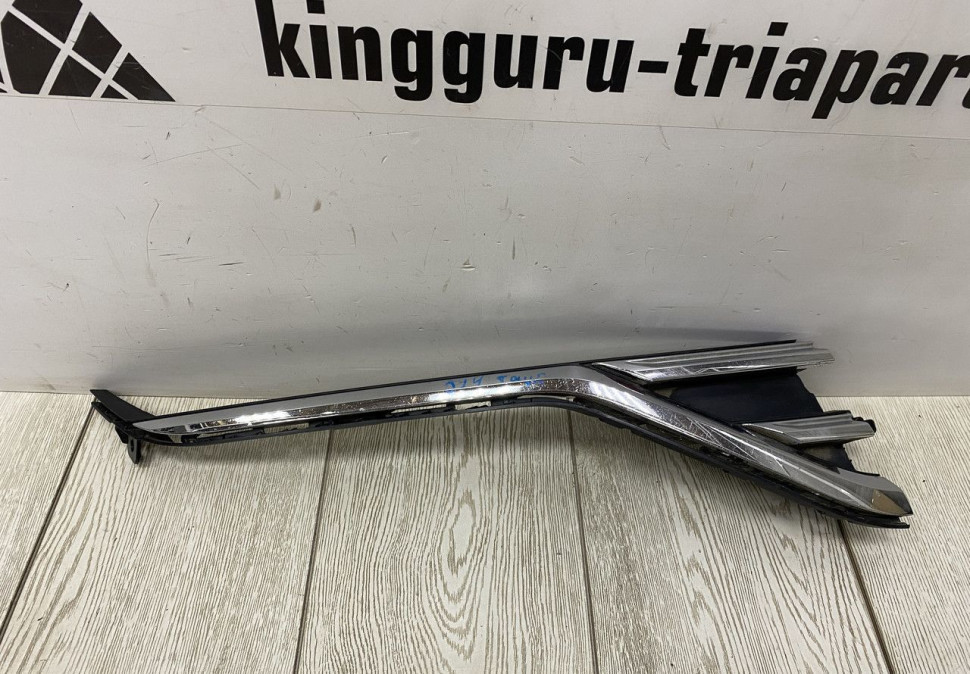 Решетка радиатора правая Volkswagen Touareg 3 2018 OEM 760853598