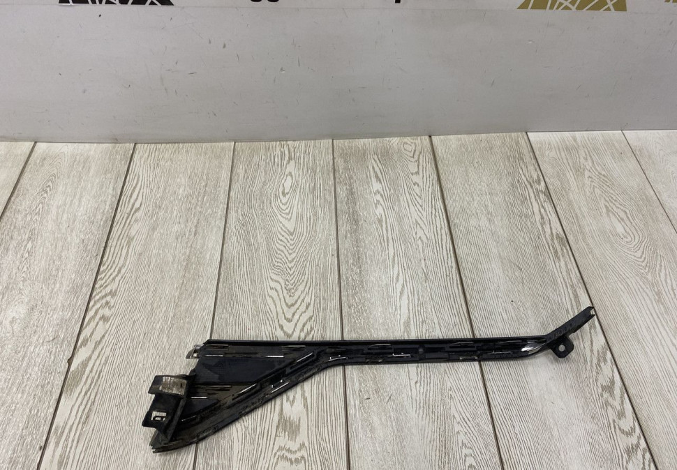 Решетка радиатора правая Volkswagen Touareg 3 2018 OEM 760853598