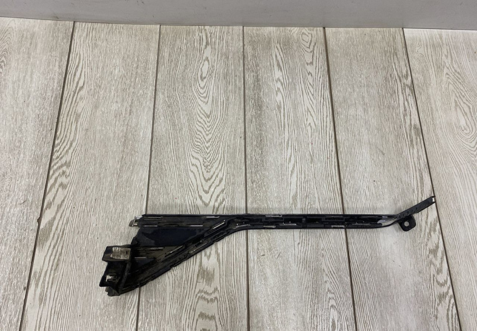 Решетка радиатора правая Volkswagen Touareg 3 2018 OEM 760853598