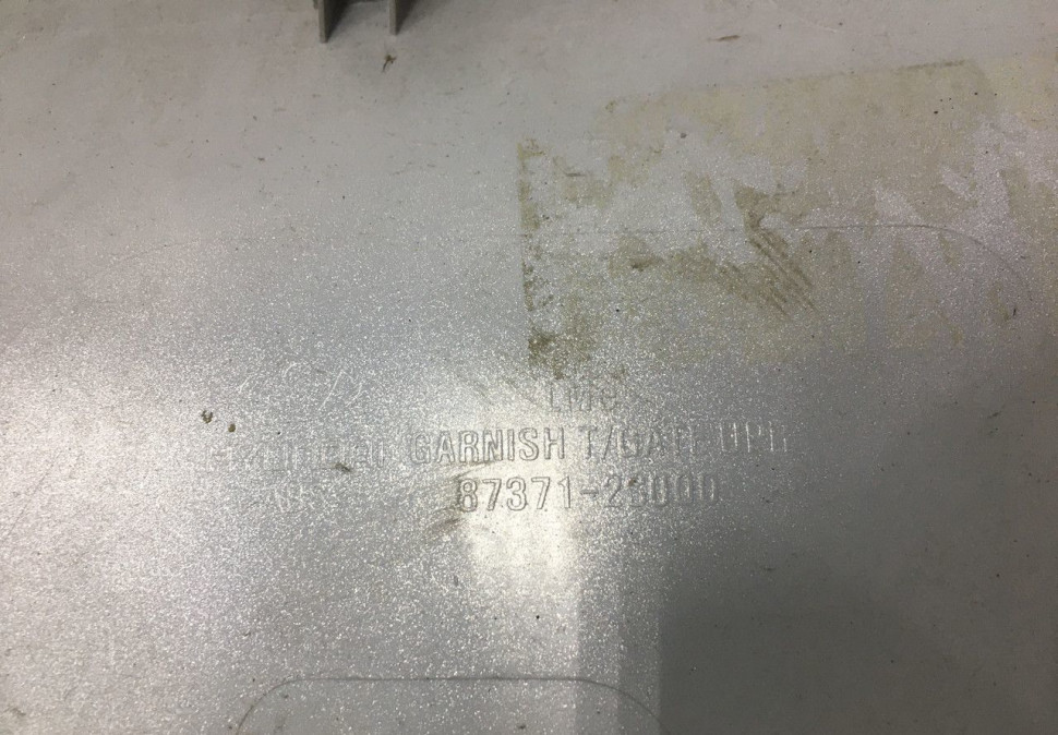 Накладка крышки багажника Hyundai ix35 oem 873712s000 Накладка крышки багажника Hyundai ix35 oem 873712s000