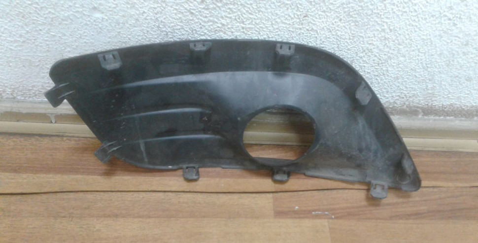 Решетка рамка птф левая Lada Largus 8450000253 (скл-3) Решетка рамка птф левая Lada Largus 8450000253 (скл-3)