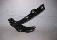 Петля капота левая бу Skoda Octavia A7 OEM 5E0823301 (скл-3)