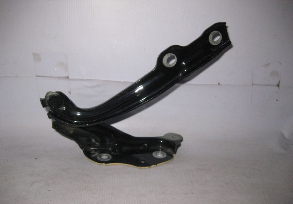 Петля капота левая бу Skoda Octavia A7 OEM 5E0823301 (скл-3) Петля капота левая бу Skoda Octavia A7 OEM 5E0823301 (скл-3)