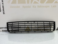 Решетка в бампер Volkswagen Golf 5 2005 OEM 1K0853677