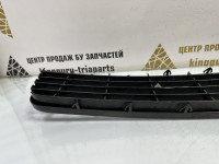 Решетка в бампер Volkswagen Golf 5 2005 OEM 1K0853677