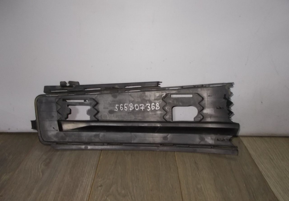 Решетка переднего бампера правая бу Skoda Kodiaq OEM 565807368