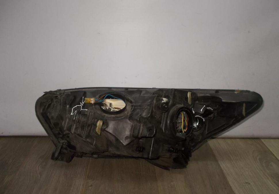 Фара правая бу Renault Kaptur OEM 260108765R