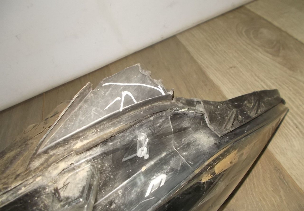 Фара правая бу Renault Kaptur OEM 260108765R