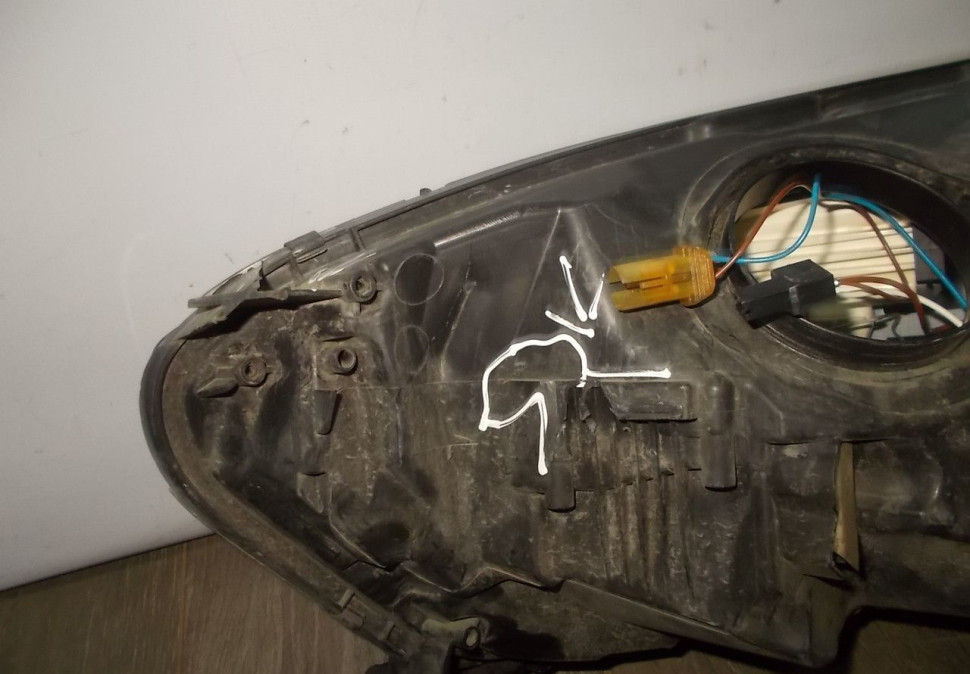 Фара правая бу Renault Kaptur OEM 260108765R