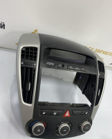 Консоль центральная с диссплеем Kia Ceed 1 2007 OEM 957101H100