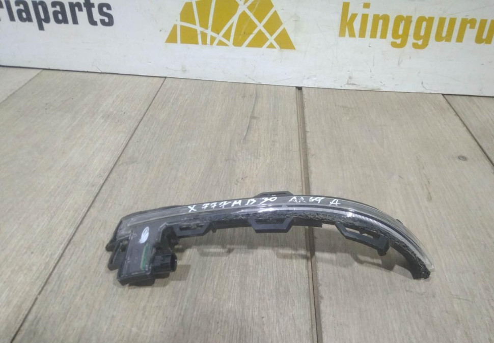 Повторитель поворота в правое зеркало бу BMW X5 F15 OEM 51167291218