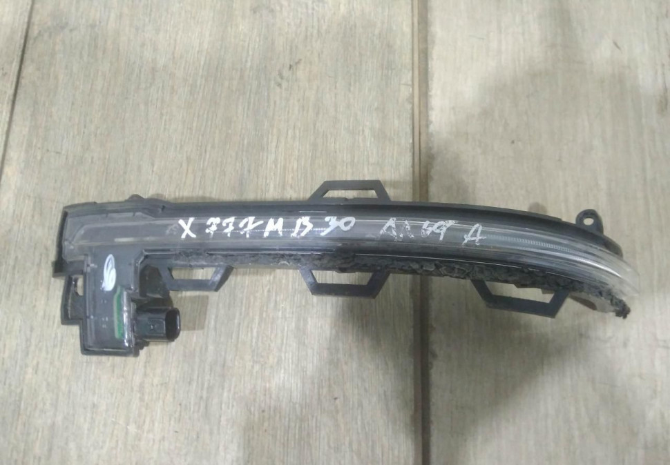 Повторитель поворота в правое зеркало бу BMW X5 F15 OEM 51167291218
