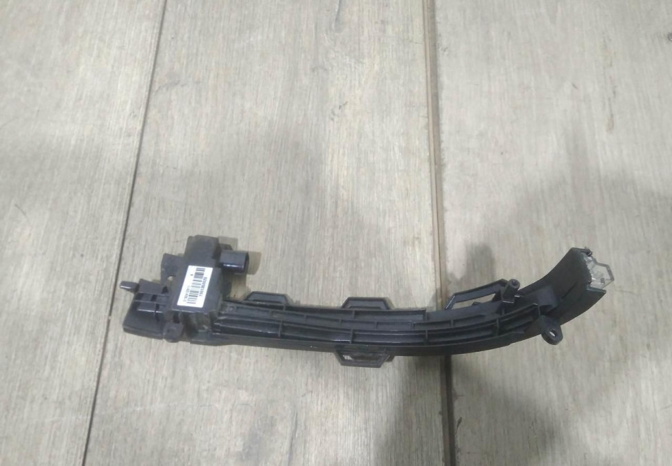 Повторитель поворота в правое зеркало бу BMW X5 F15 OEM 51167291218
