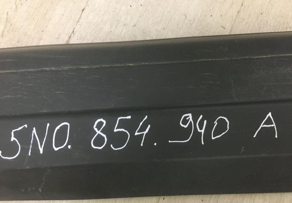 Молдинг двери передний правый Volkswagen Tiguan 1 oem 5n0854940a Молдинг двери передний правый Volkswagen Tiguan 1 oem 5n0854940a
