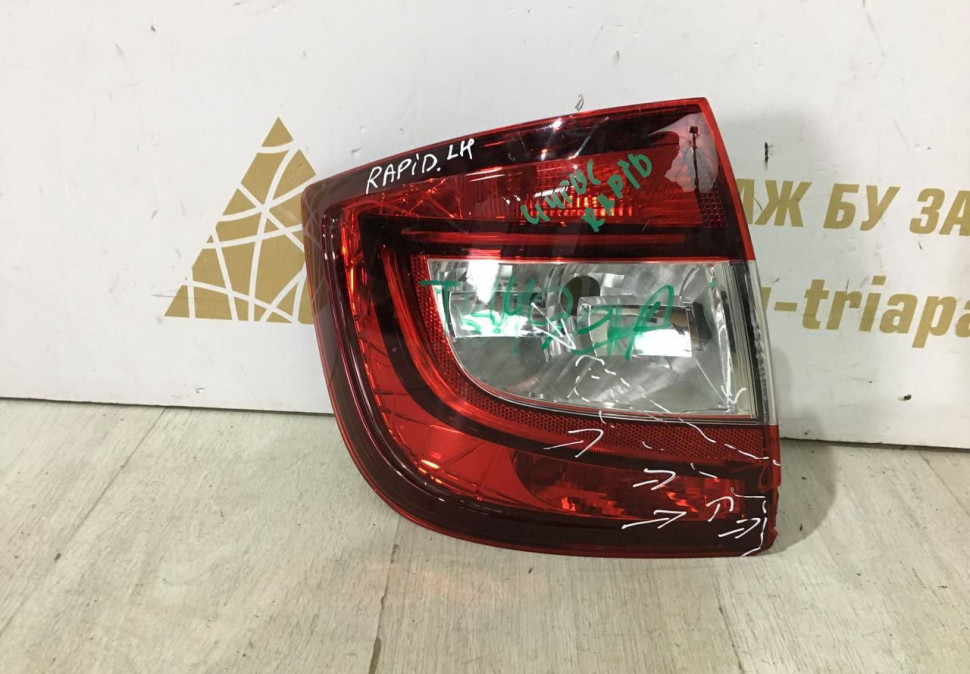 Фонарь диодный левый бу Skoda Rapid рестайлинг OEM 5JH945207