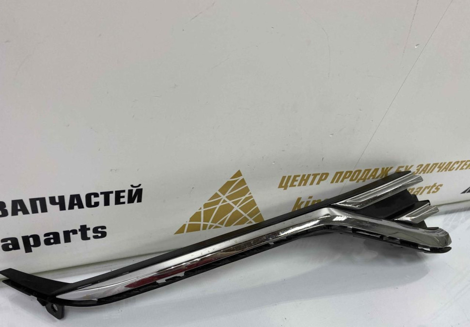 Решетка радиатора правая Volkswagen Touareg 3 2018 OEM 760853598
