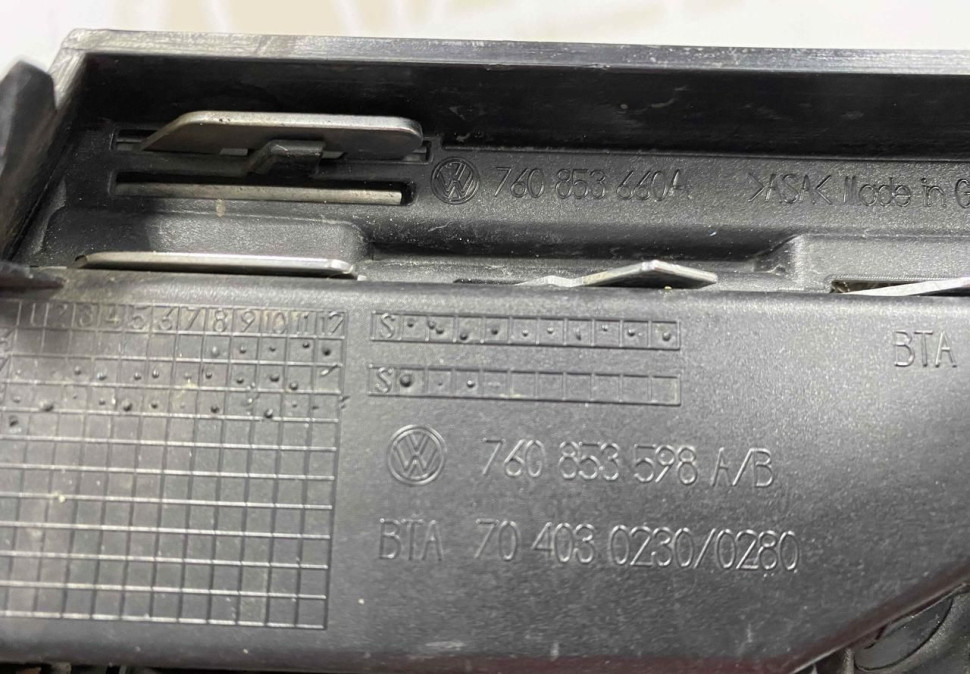 Решетка радиатора правая Volkswagen Touareg 3 2018 OEM 760853598 Решетка радиатора правая Volkswagen Touareg 3 2018 OEM 760853598