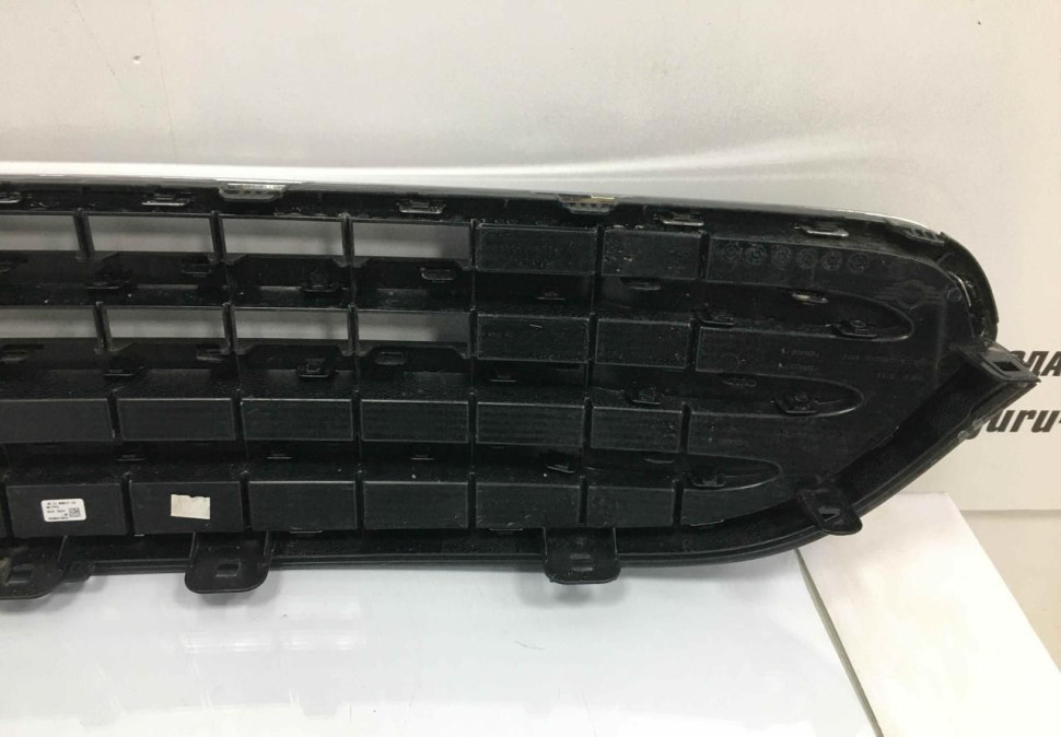 Решетка радиатора Mini Cooper F60 OEM 51137396533 Решетка радиатора Mini Cooper F60 OEM 51137396533