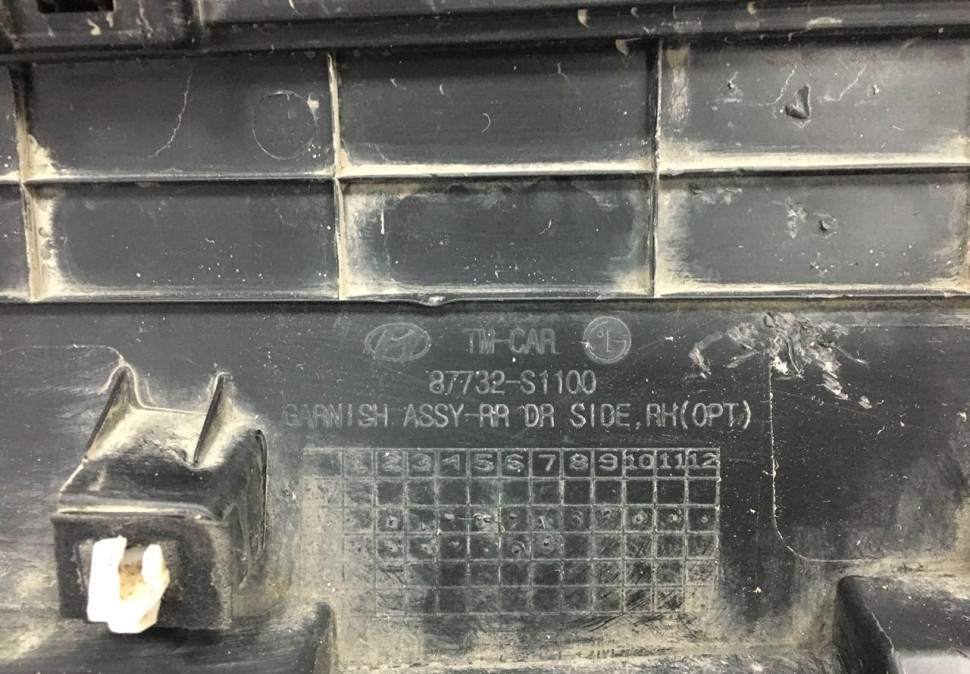 Молдинг двери задний правый Hyundai Santa Fe 4 2018 oem 87732S1100 Молдинг двери задний правый Hyundai Santa Fe 4 2018 oem 87732S1100