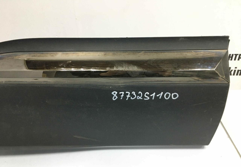 Молдинг двери задний правый Hyundai Santa Fe 4 2018 oem 87732S1100 Молдинг двери задний правый Hyundai Santa Fe 4 2018 oem 87732S1100