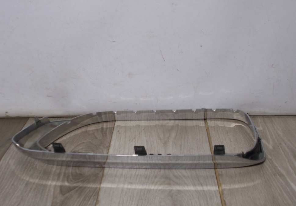 Молдинг решетки радиатора правая бу BMW 5 G30 OEM 51137390866 Молдинг решетки радиатора правая бу BMW 5 G30 OEM 51137390866