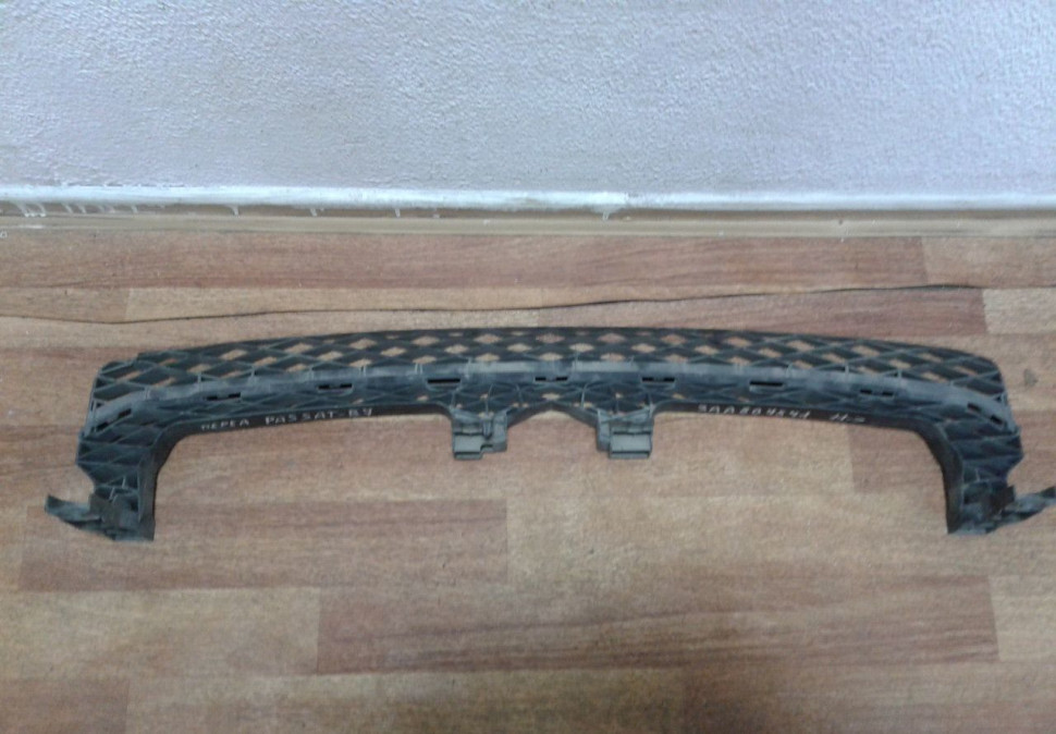 Усилитель переднего бампера пластик Volkswagen Passat B7 (11-15) oem 3aa807571