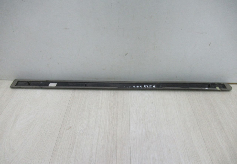 Молдинг (накладка) двери задняя правая Volkswagen Caddy 3 (03-15) oem 2k0853535e Молдинг (накладка) двери задняя правая Volkswagen Caddy 3 (03-15) oem 2k0853535e