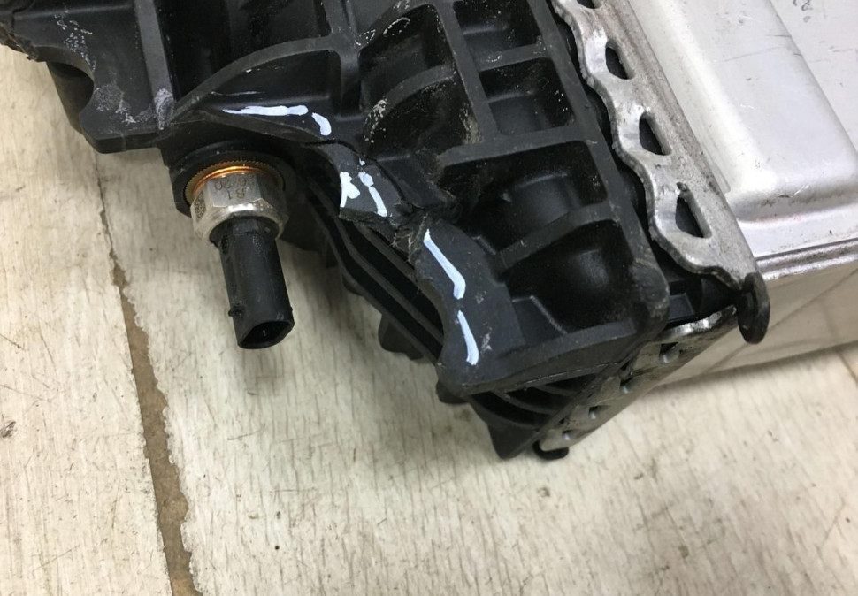 Интеркулер Volkswagen Crafter 2 Transporter T6 2015 oem 04L145749M