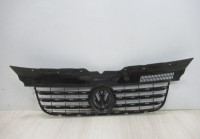 Решетка радиатора Volkswagen Transporter Т5 10-  Oem 7h5807101 (мал.трещина)