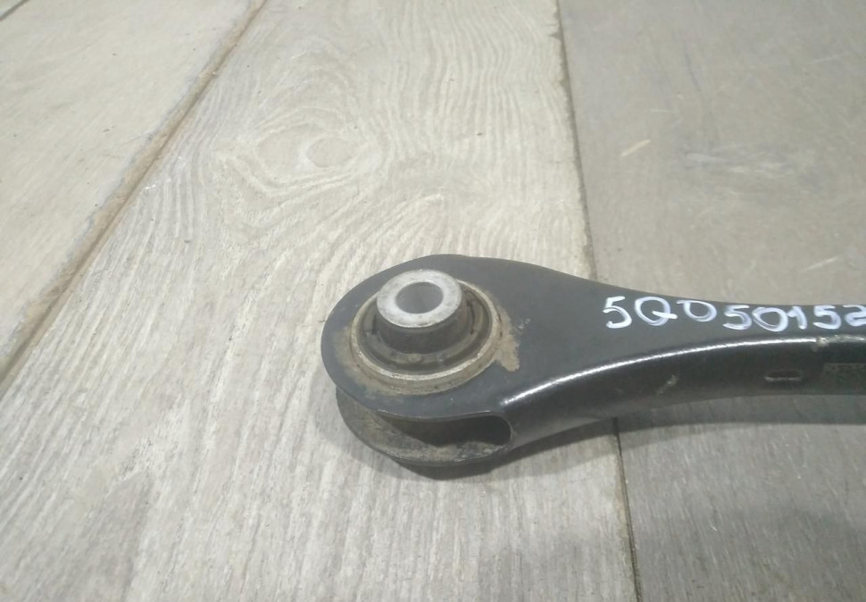 Рычаг задний нижний бу Skoda Octavia A7 OEM 5Q0501529F Рычаг задний нижний бу Skoda Octavia A7 OEM 5Q0501529F