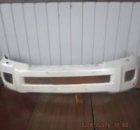 Бампер передний Toyota Land Cruiser 200 бу с дефектом (Скл-3)