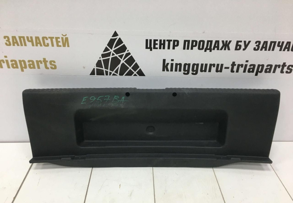 Обивка задней панели Skoda Octavia A7 OEM 5E5863485