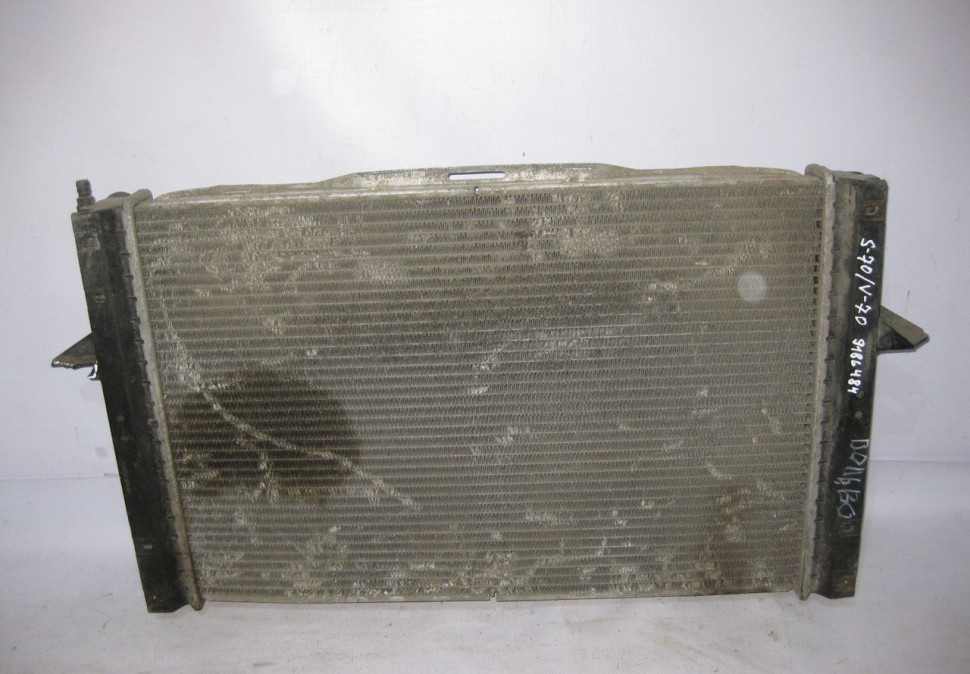 Радиатор охлаждения Volvo V70 / S70 oem 9186484 (слом. крепление) (скл-3)
