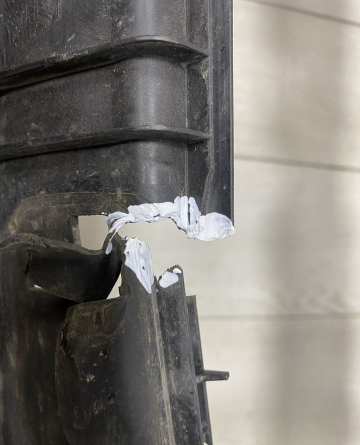 Воздуховод радиатора BMW X1 F48 рестайлинг OEM 51748077477 Воздуховод радиатора BMW X1 F48 рестайлинг OEM 51748077477