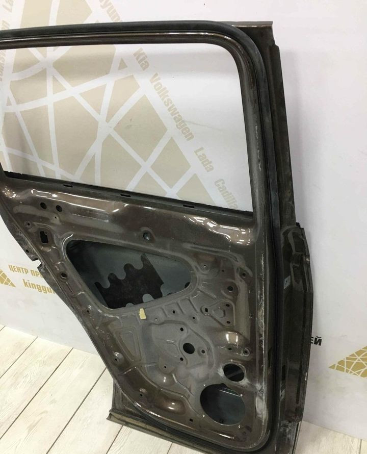 Дверь задняя левая Volkswagen Tiguan 2 oem 5NA833603a (вмятины) (скл-3) Дверь задняя левая Volkswagen Tiguan 2 oem 5NA833603a (вмятины) (скл-3)