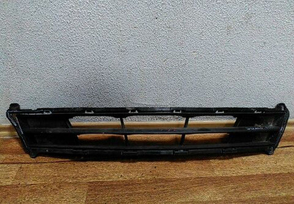 Решетка переднего бампера Hyundai Solaris рестайл трещины oem 865614l500