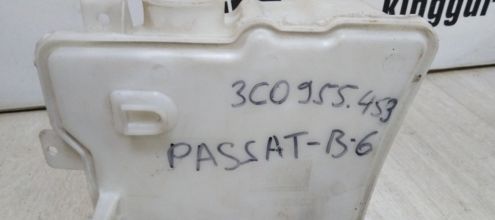 Бачок омывателя Volkswagen Passat B6 (05>10) oem 3c0955453 Бачок омывателя Volkswagen Passat B6 (05>10) oem 3c0955453