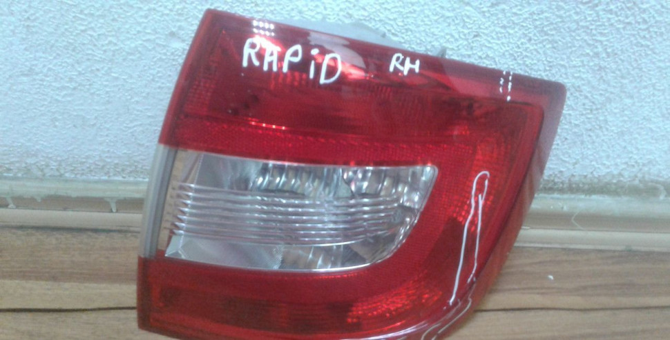 Фонарь правый бу Skoda Rapid OEM 5JH945096