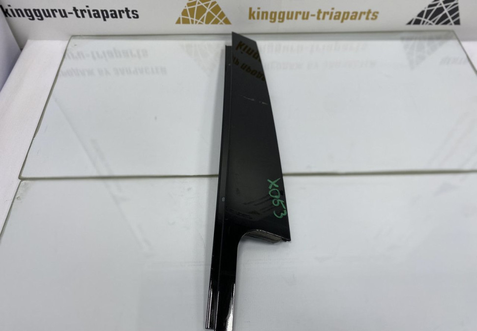 Накладка стойки задней правой двери BMW X5 G05 OEM 51357429390