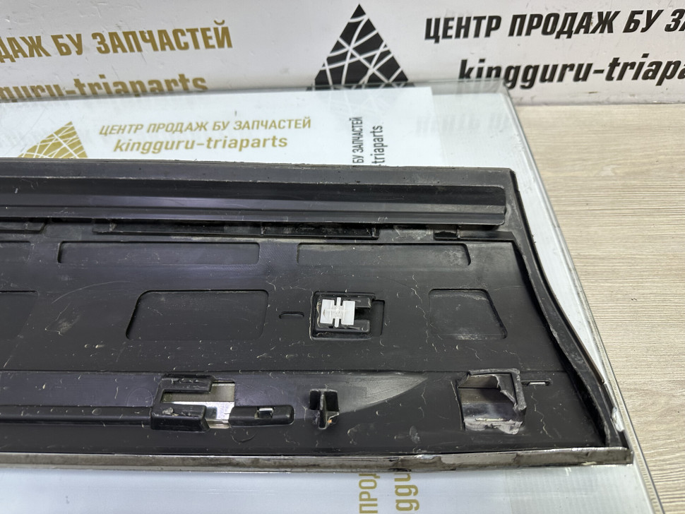 Молдинг двери передний правый Volkswagen Touareg NF Oem 7p685494M