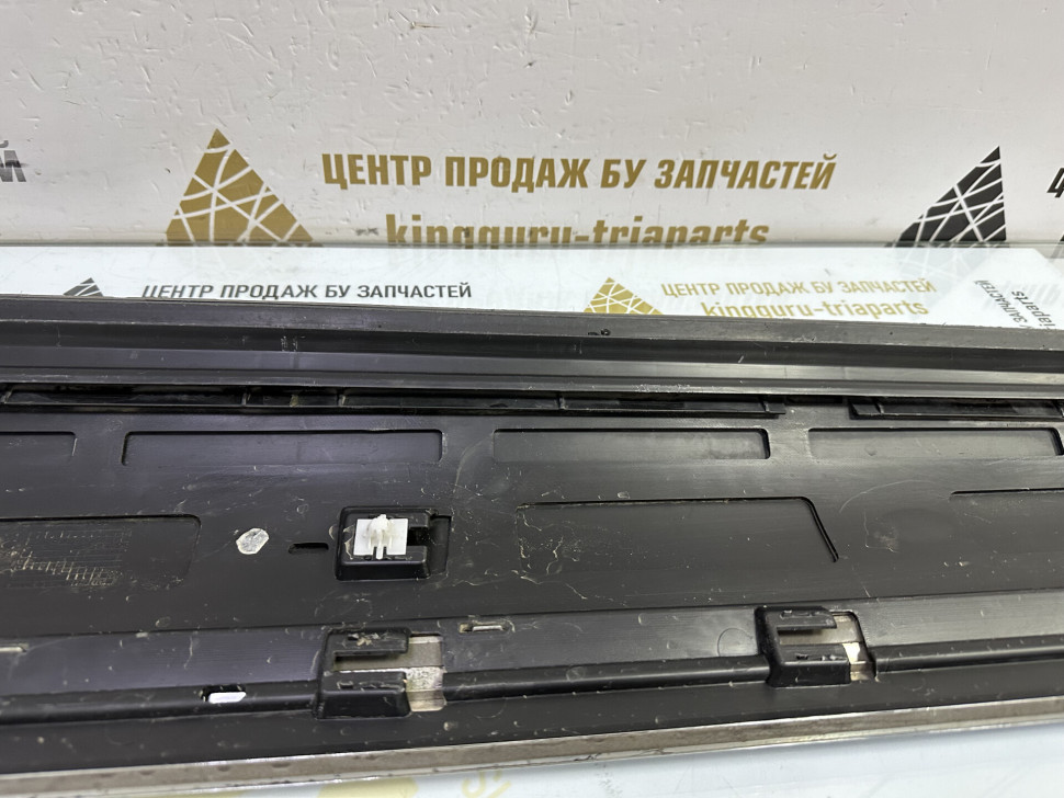 Молдинг двери передний правый Volkswagen Touareg NF Oem 7p685494M