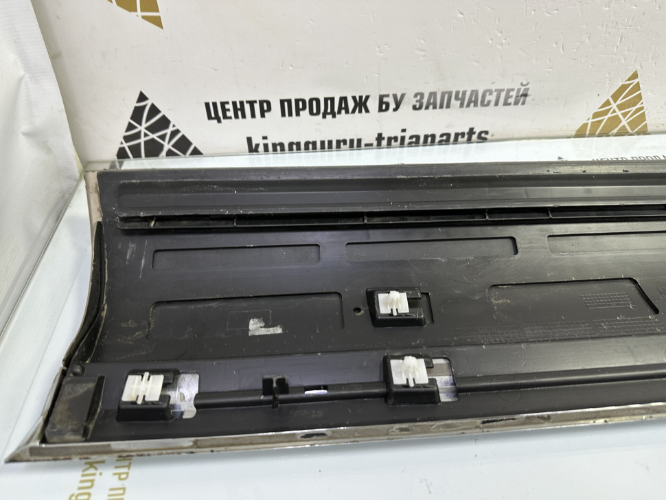 Молдинг двери передний правый Volkswagen Touareg NF Oem 7p685494M