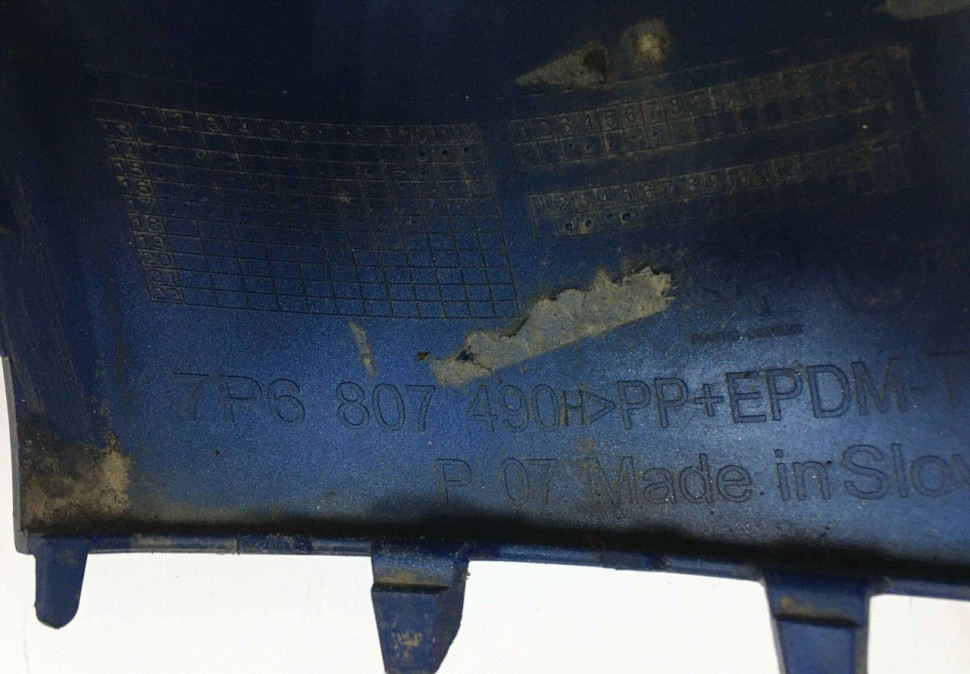 Решетка ПТФ правая Volkswagen Touareg 2 NF 2014 рестайлинг oem 7P6807490 Решетка ПТФ правая Volkswagen Touareg 2 NF 2014 рестайлинг oem 7P6807490