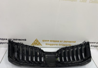 Решетка радиатора Skoda Octavia A7 рестайлинг 2017 OEM 5E0853653C