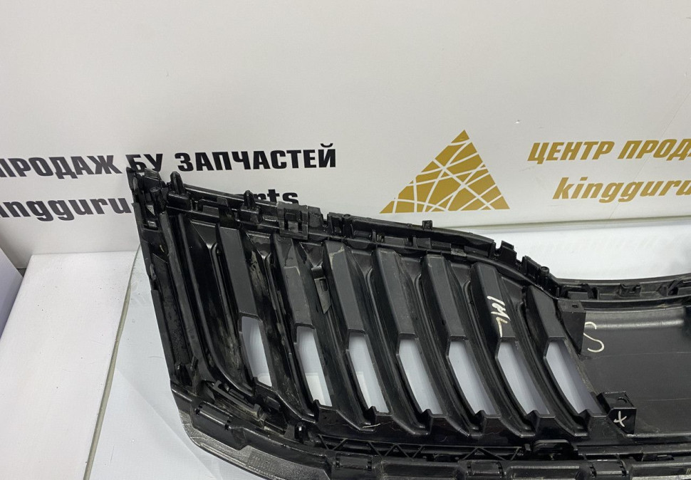 Решетка радиатора Skoda Octavia A7 рестайлинг 2017 OEM 5E0853653C Решетка радиатора Skoda Octavia A7 рестайлинг 2017 OEM 5E0853653C
