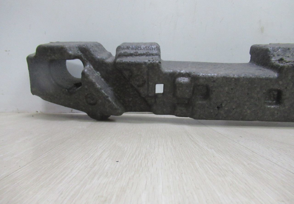 Абсорбер переднего бампера Hyundai Solaris 2 oem 86520h5000